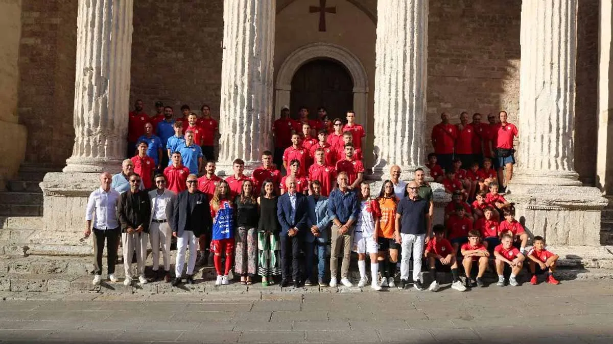 Assisi Calcio 2023, presentata la stagione 2026/2027: rosa, staff e nuove divise